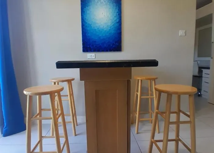 Contemporary One Bedroom At Sandcastles Apartment